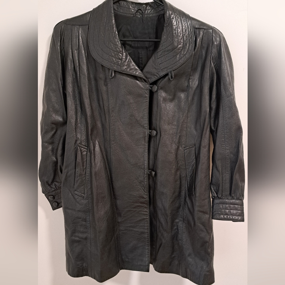 Elegant Black Leather Coat for Women - Picture 6 of 6